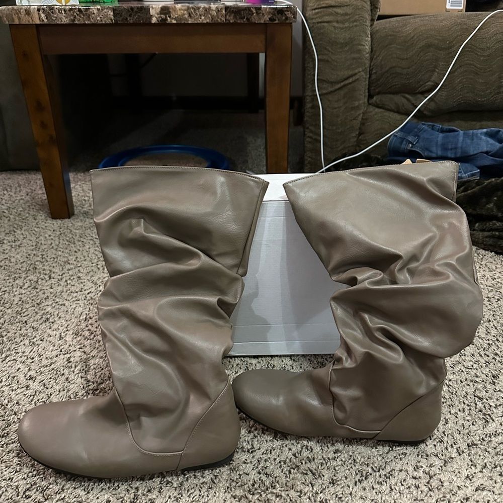 JOURNEE COLLECTION Womens Beige Jayne Slip On Slouch Boot 10